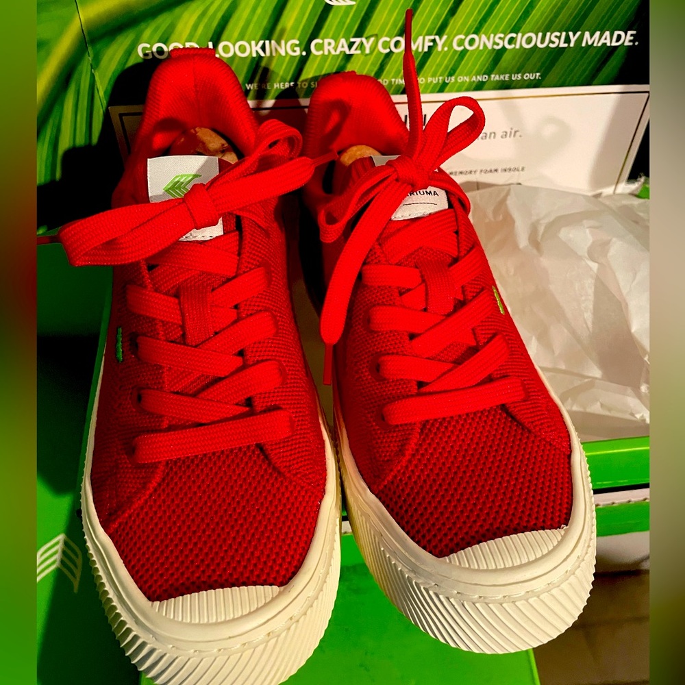 IBI Cariuma’s Red 5.5 women / 4 Men